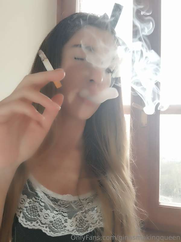 ginasmokingqueen image #2