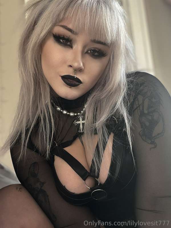 i put some more toys on my wishlist ik you’d love to watch m..