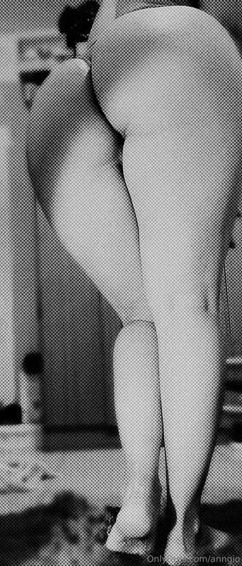 ### I have juicy ass only for u, do you want to play with th..