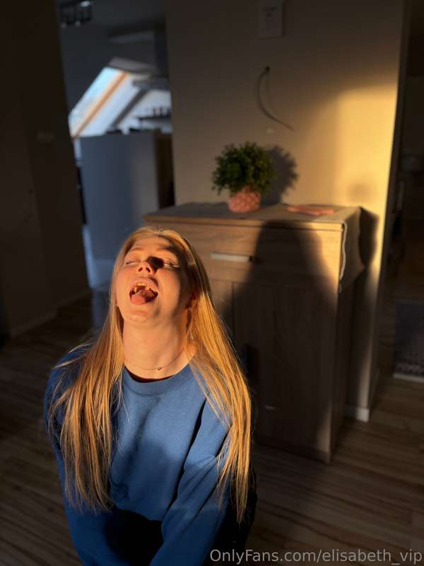 Begging you to shoot that fucking load all over my face 😫🥴💦