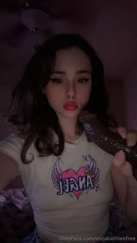 A good little slut who likes both of her holes filled 😇Tip 2..