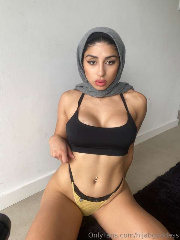 I need help taking off my clothes. Would you volunteer?