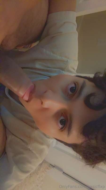 You want the video of me sucking fat cock it was so thick 😔✨..