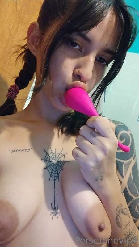 DO YOU LIKE EVERYTHING YOU SEE? DO YOU WANT TO SEE MORE? 😏  ..