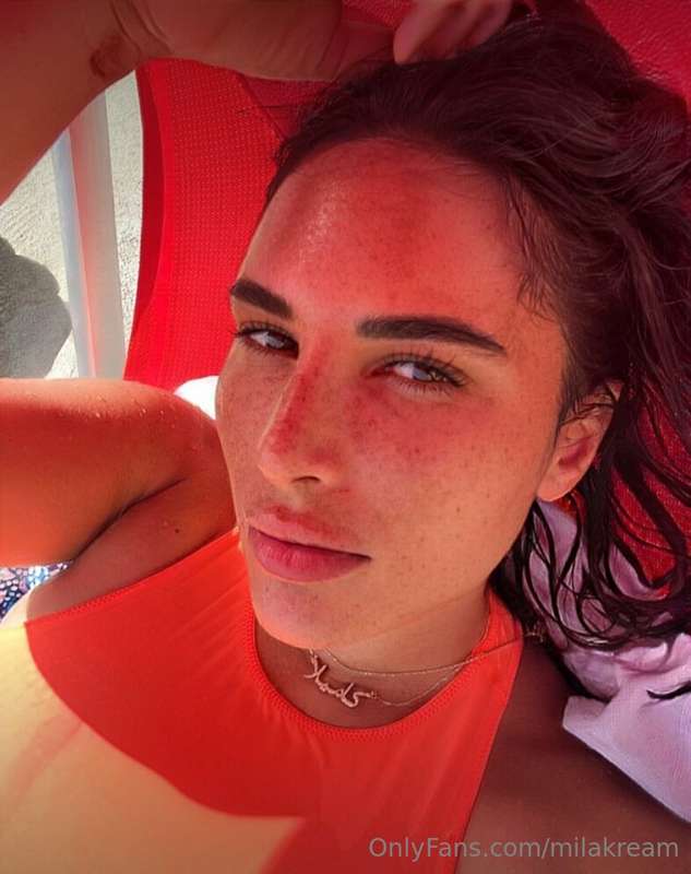 Blame the sun for making me this hot🔥