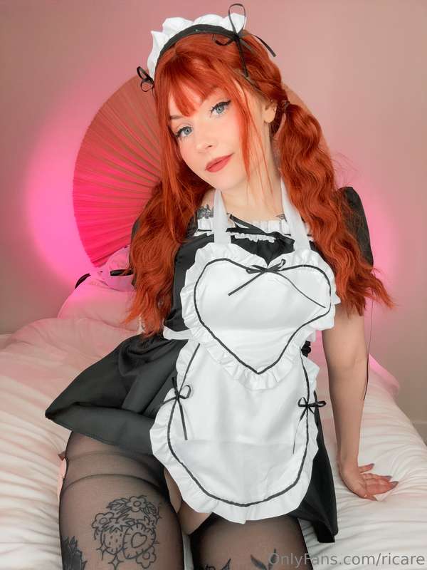 HAPPY HUMP DAY! 💋  Do you guys like my new maid outfit?   I ..