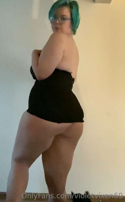 Let me smother you with my fat ass
