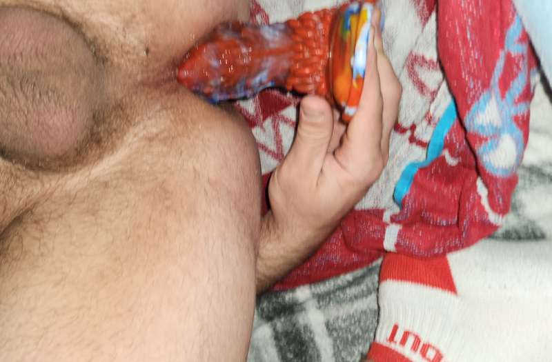 Fuck it doesn't fit... Wish I had a cute girl here to help m..