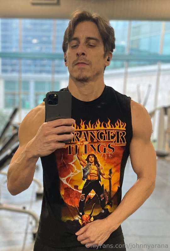 Thinking RIP Eddie Munson whilst also trying to get ripped. ..