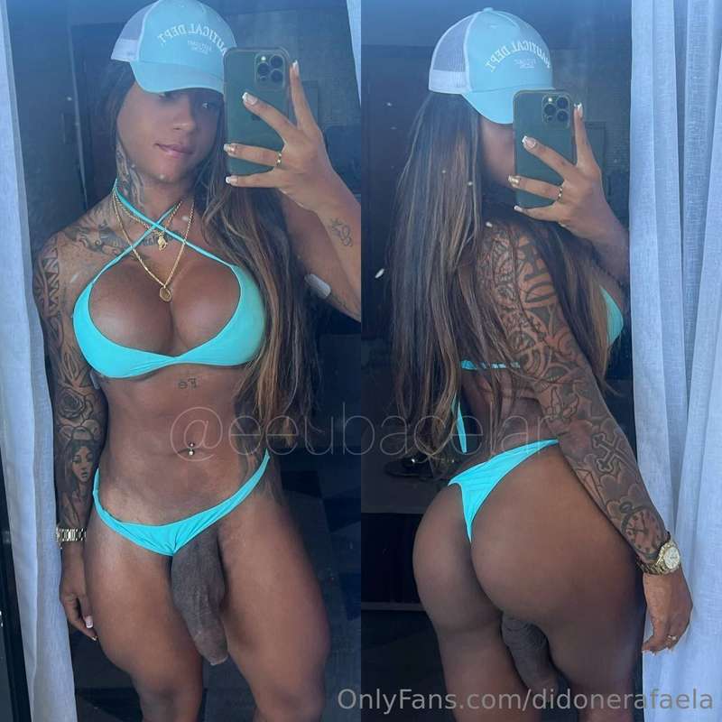 Hello daddy👋 my new friend is super sexy🤤🔥she's a sex bomb💣
..