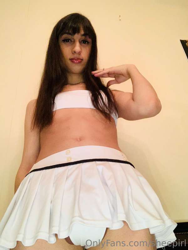 You look so cute down there, how’s the view?
Come get a good..