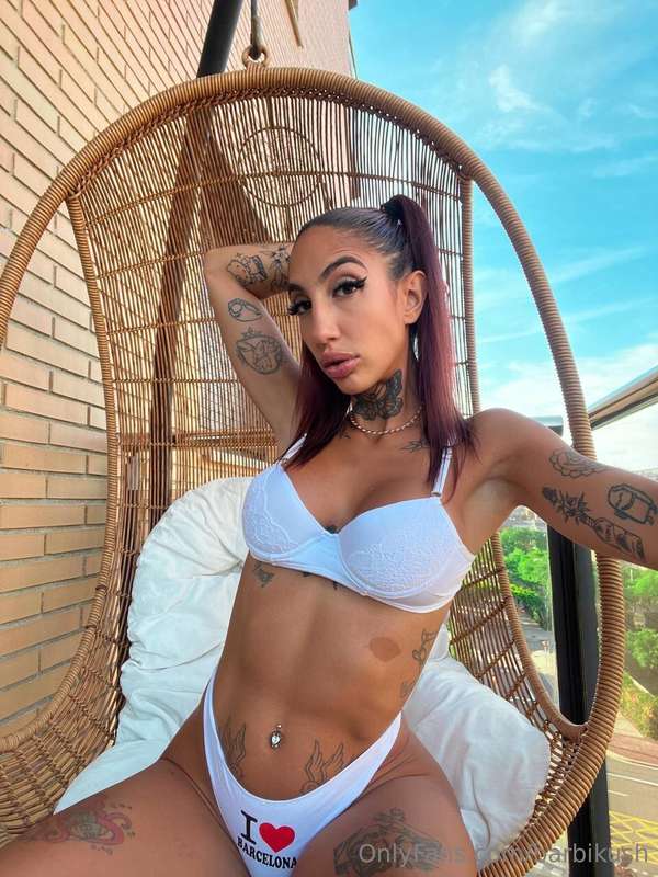 can you read what my panties say?❤️🇪🇸