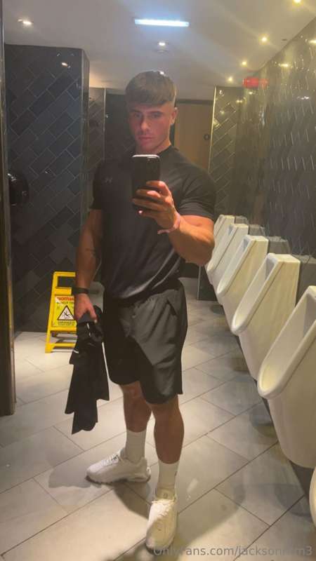 Imagine a cheeky one in here x https://onlyfans.com/jacksonn..