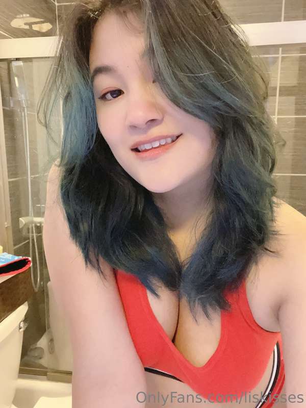 I feel so cute in red what do you think ❤️