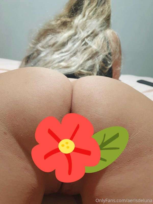 Wanna blow that 🌹 away from my 🐱 ?  😋😋😋