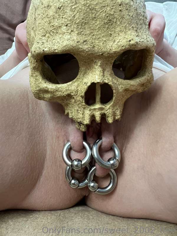 Happy Halloween everyone 🎃  
Wish everyone a sexy scary nigh..