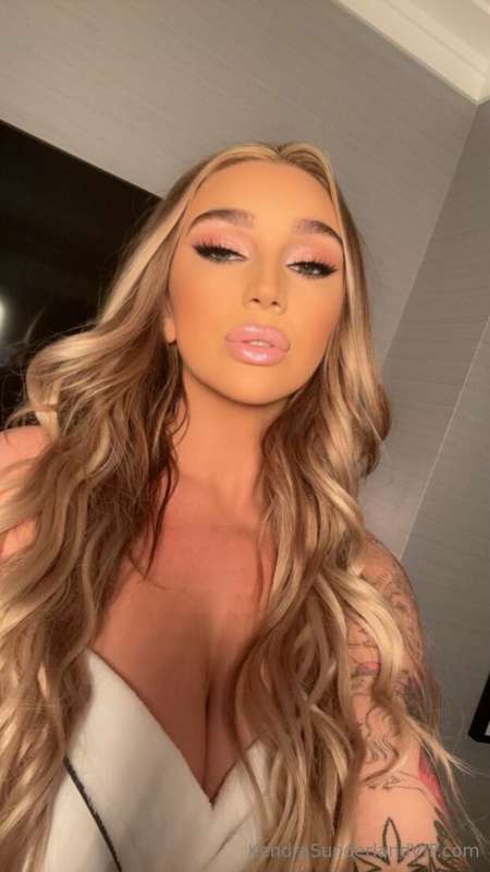 Photo 438 of Kendra Sunderland on Tocromo