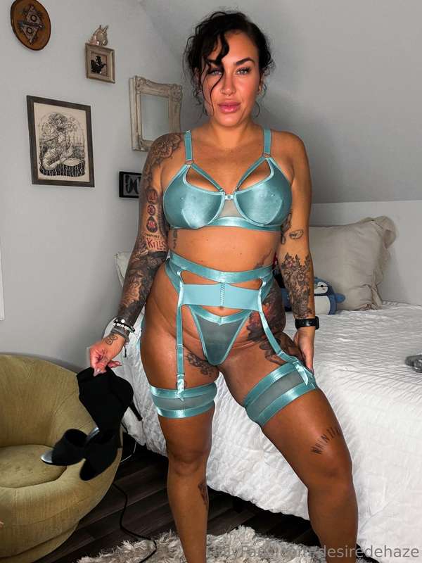 Tell me, do i look good in this color? 😋