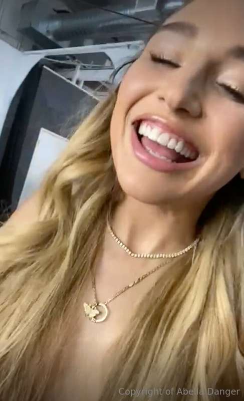 Foto 74 de Abella Danger en Tocromo