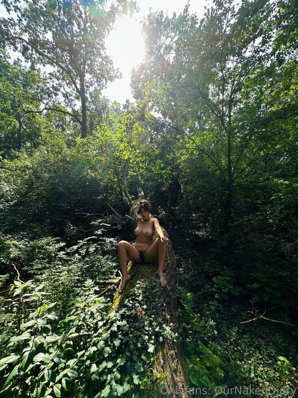 Experience me naked in my fav environment 🧚🏽