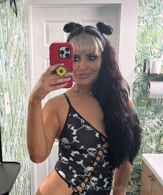 hotter in black 😘♠️