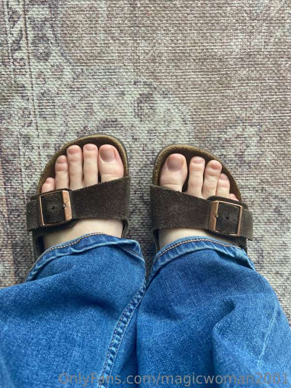 What type of shoes do you like seeing me wear? 
Ps…Happy Mon..