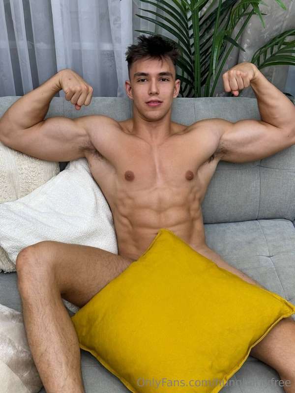 Aesthetic lad @craig4kane, has a lot to offer😍 From long rom..