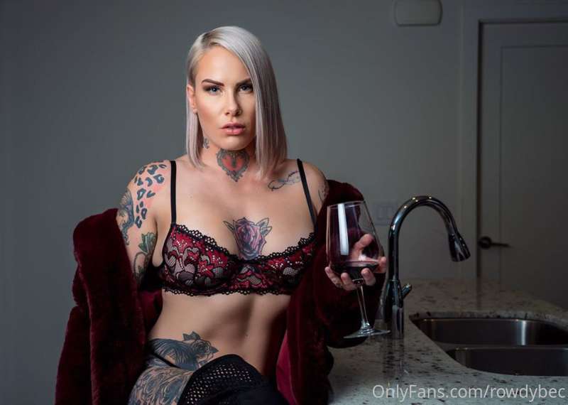 wanna join me? 🖤