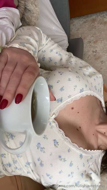 Je suis sage. Enfin… jusqu’à ce que tu viennes en DM 😇🥵