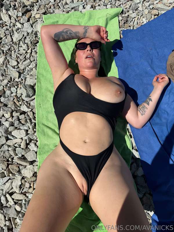 I hope all the daddies at the beach saw me 😈