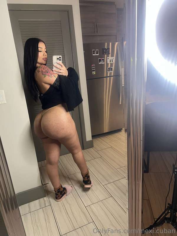 Wanna see them oiled up? 🍑