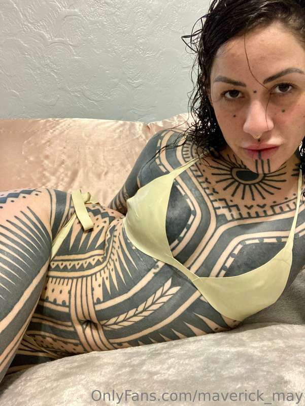 Dm me if you’re into latex and would like a custom 💕