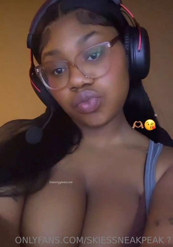 😍🥵follow me on twitch! twitch.tv/skiethabratt 😘💦