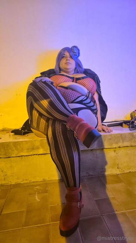 You are my private footrest👇🔮