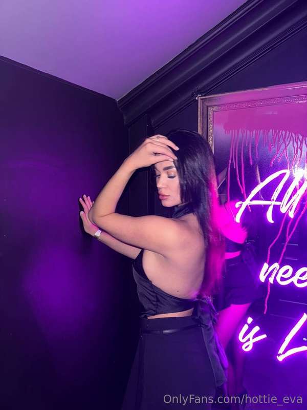 Water me like a rose and maybe I'll give you my fruits..😈🥰