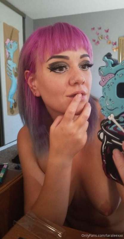 Anyone here with a hand fetish?? 🤚
