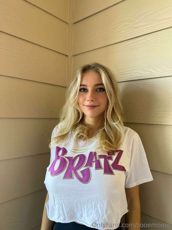 zooemoore photo