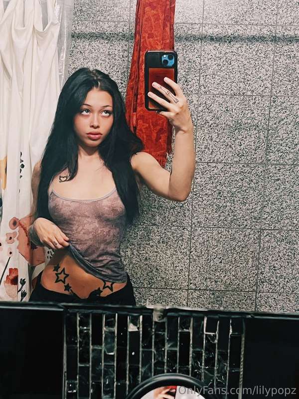 Trying on my new top 🥰