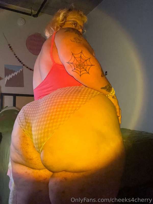 cheeks4cherry image #0