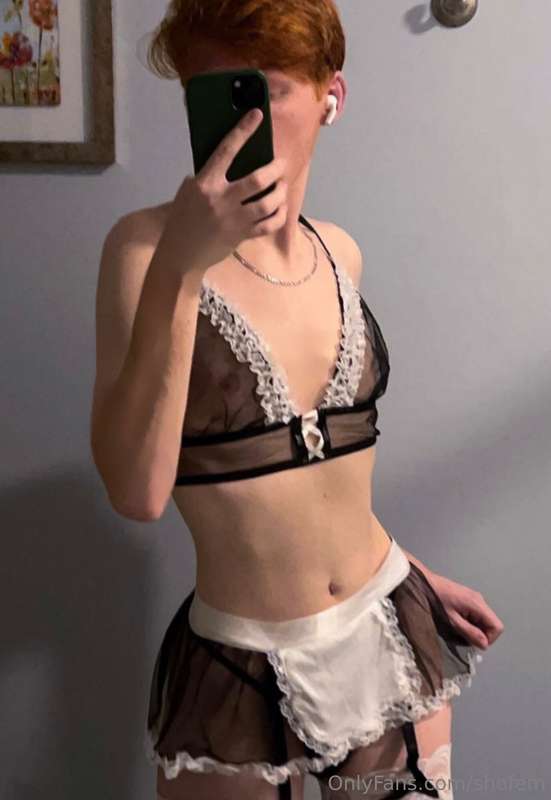 Femboy maid desperate for work! Looking for a master that ne..