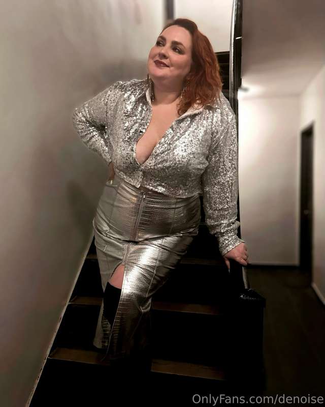 If we were close, what sexy, seductive whispers would you sh..