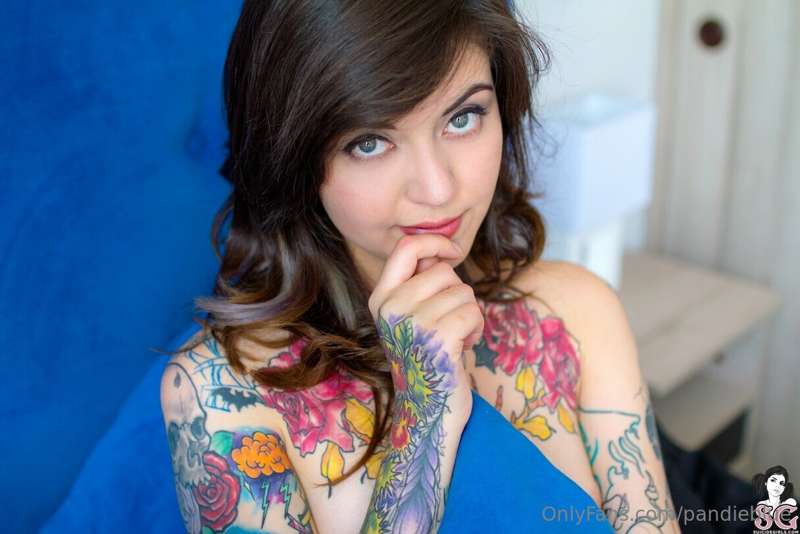 set 2016, bluedette hahahahaha completely naked :P
