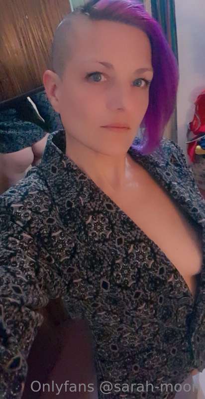 Looking serious turns me on... 🔥🔥🔥

If you have a foot fetis..