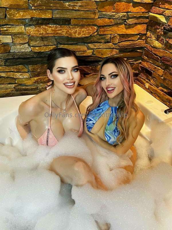 Sexy time in jacuzzi with my @thedame 💦
Video is here > @hot..