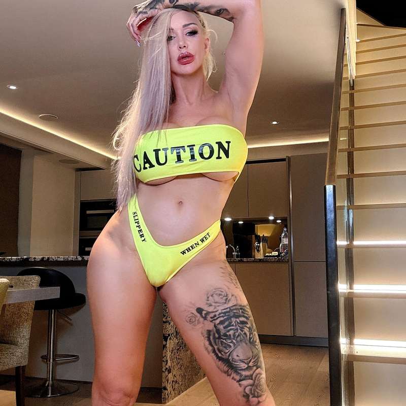 CAUTION: It's hot here 🔥🔥