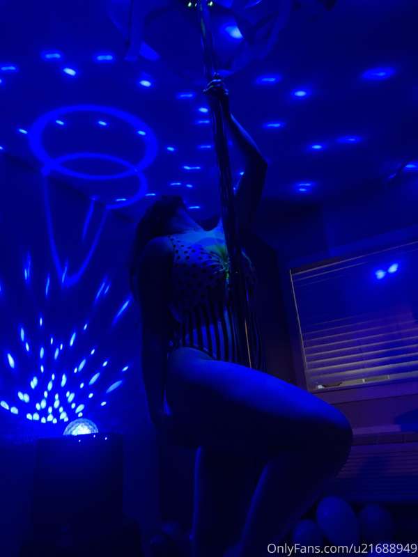 threw a party last night & got to show off some of my moves😘