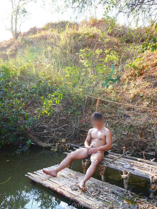 ผมรอพี่ที่ท่าน้ำทุกวันเลยนะ