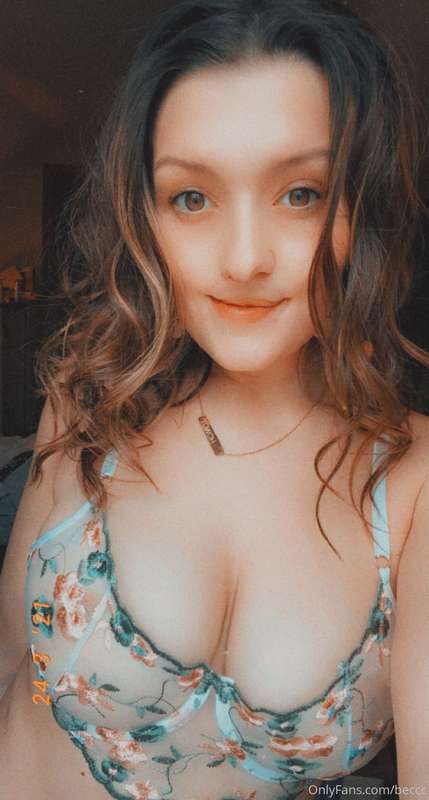 spring 🌼   unlock for more of your brown eyed girl😇