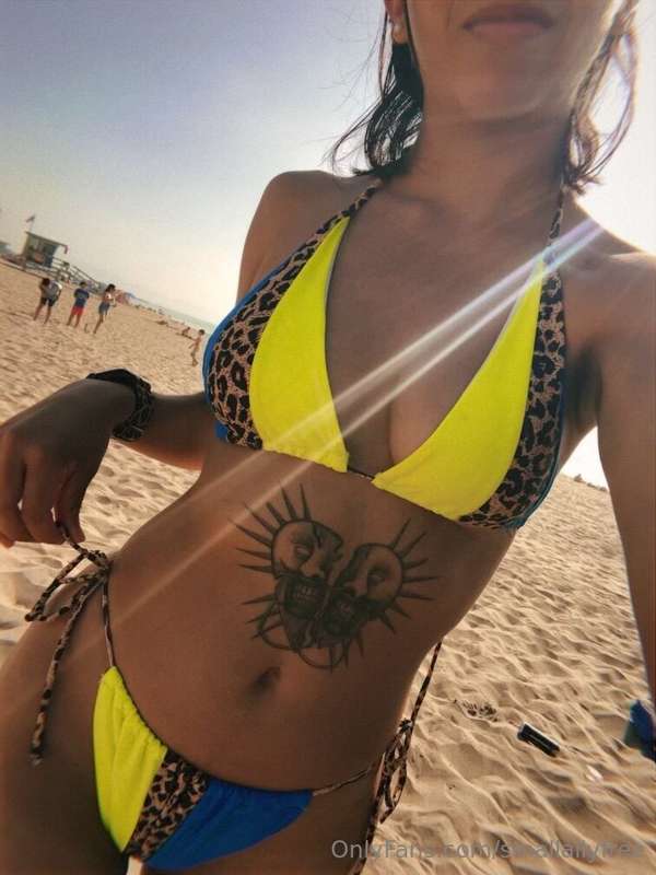 Beach day 👙