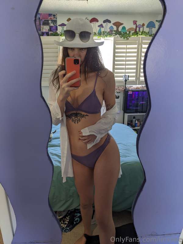 Pool party caitlyn! lets go relax by the pool :)